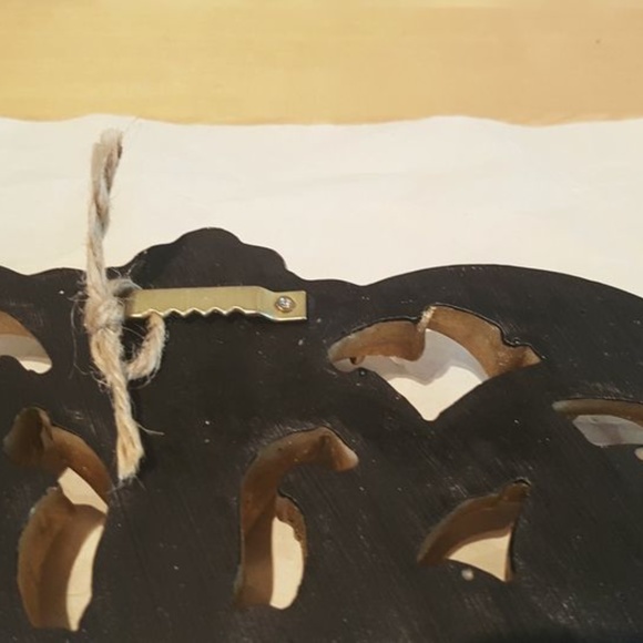 Home Fleur de Lis Wall Decor Gold Brass Colour - 19" Length - Picture 7 of 8